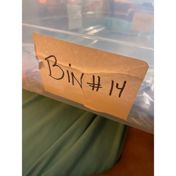 Vintage Gold Tone Beige Enamel Earrings Heavy Sturdy Clip On B#18 - Picture 10 of 10